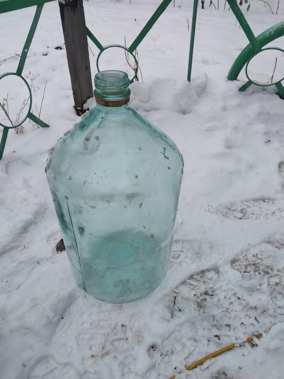 Продам бутыль стеклянный