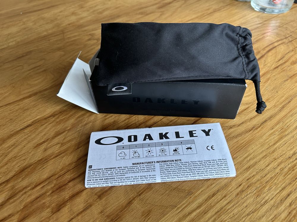 Oakley Holbrook огледално сини стъкла