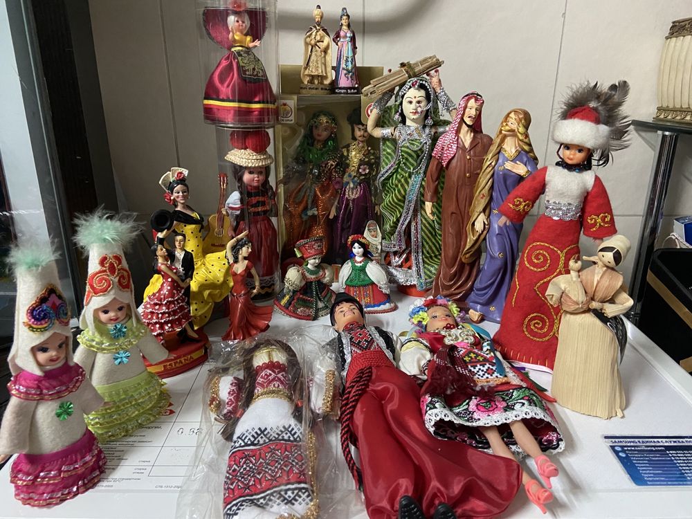 Продам сувенирные куклы мира