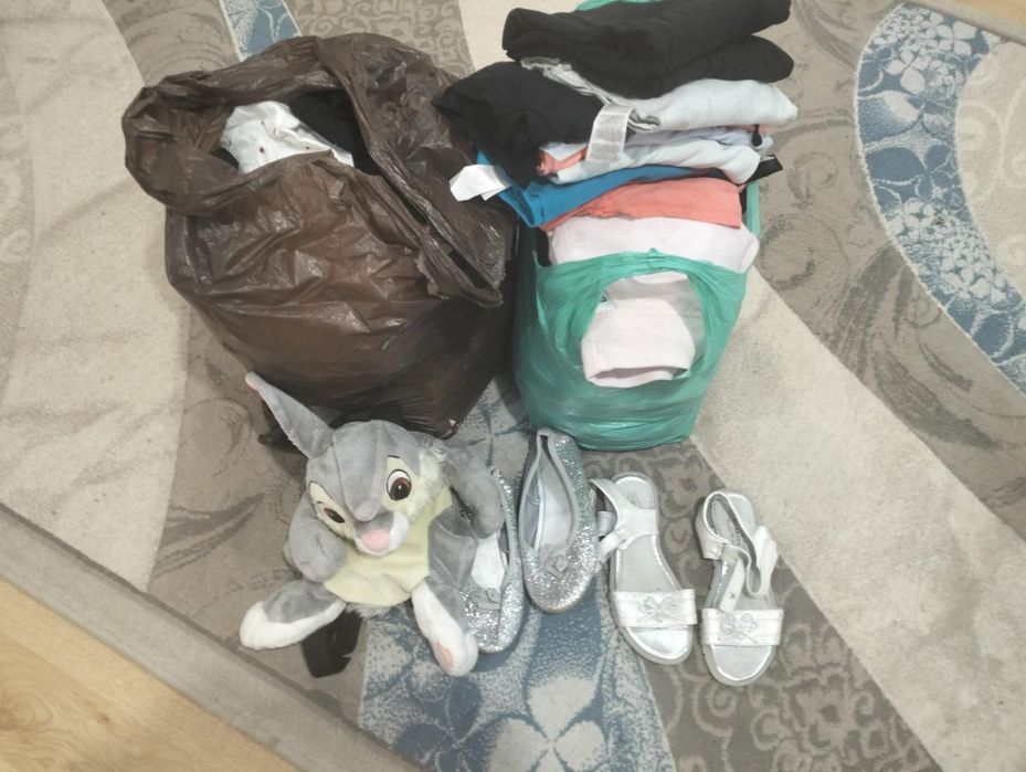 Lot haine și încălțăminte copii + jucărie pluș