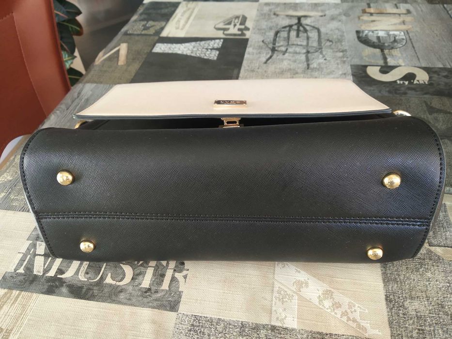 Продавам елегантна оригинална дамска чанта