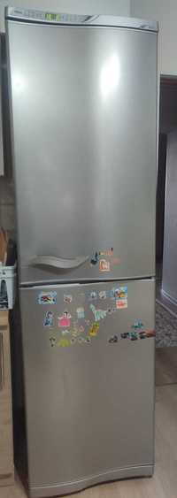 продается (в связи с переездом) холодильник (двухкамерная) почти новая