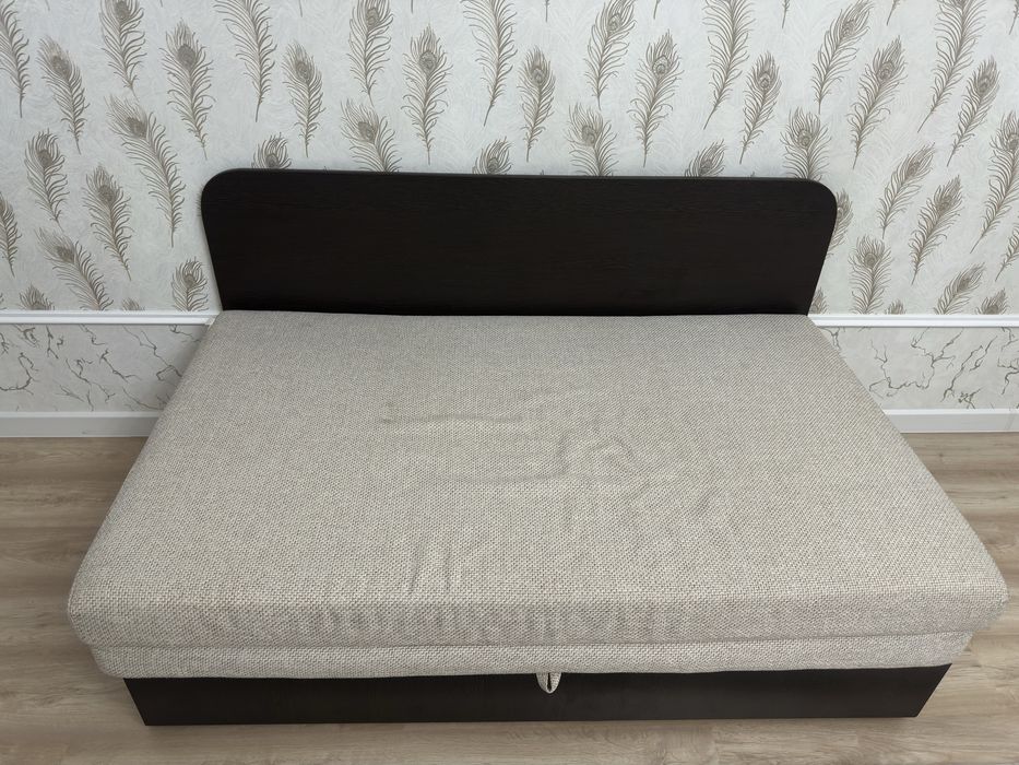 Продается двухместный диван-кровать