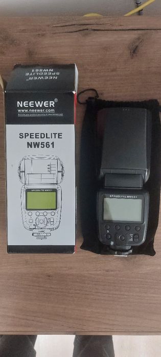 Aparat foto DSLR Canon EOS 1300D BK,18.0 MP + Accesorii