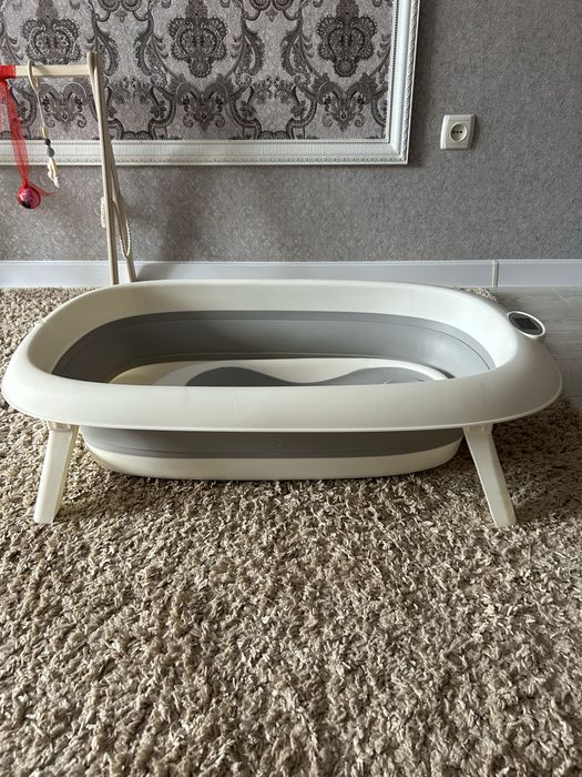 Продам складную ванночку с термометром для новорожденных