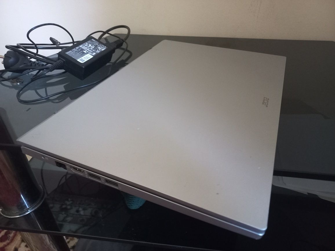 Noutbook ACER 3 i3  4/512.  SSD. Ideal xolatda