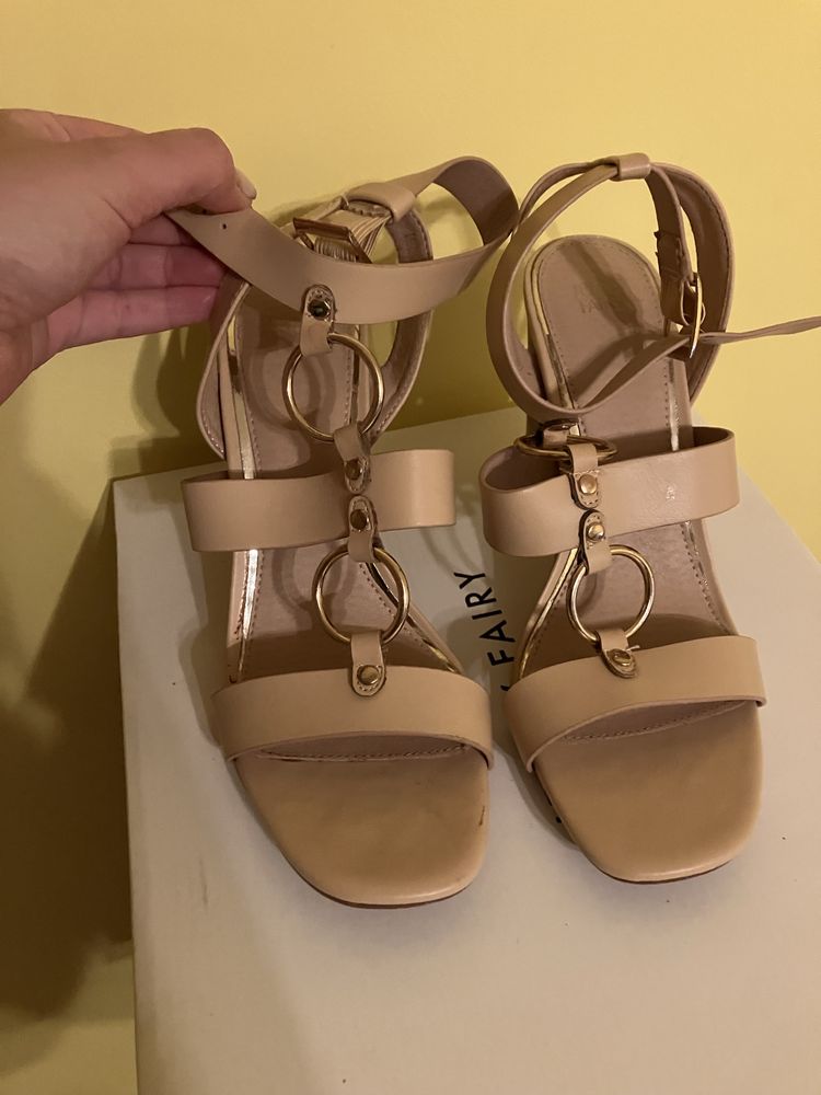 Sandale cu toc 38