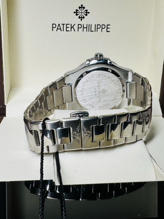De vânzare – Patek Philippe Nautilus – Nou, Full Set