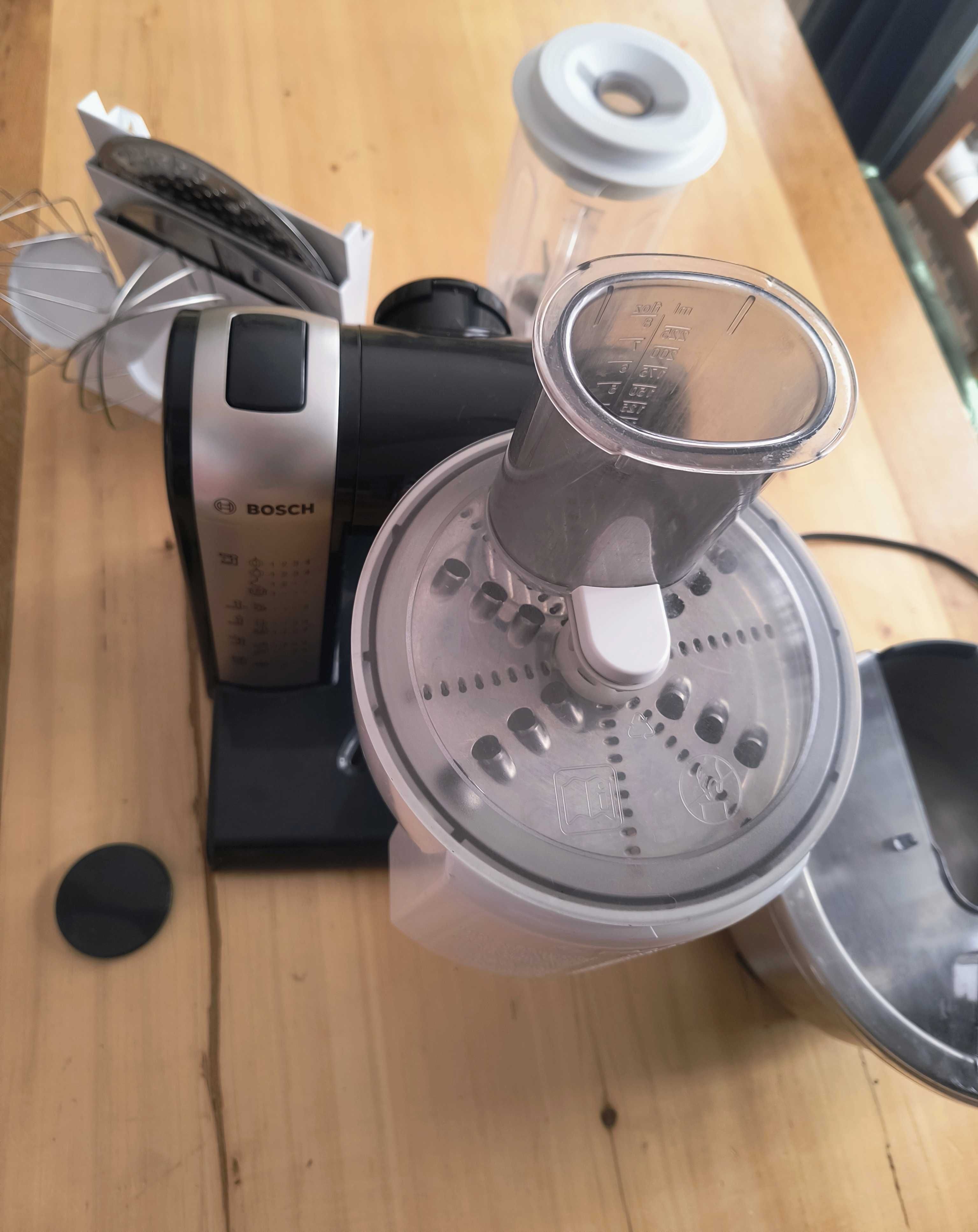 Bosch MUM48A1 + аксесоари MUZ4ZT1 и MUZ4MX2 - Компактен кухненски уред