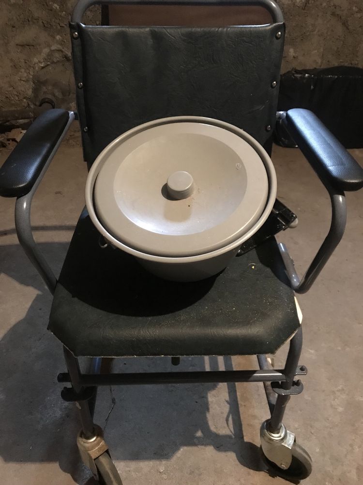 Инвалидна количка+ тоалетен стол