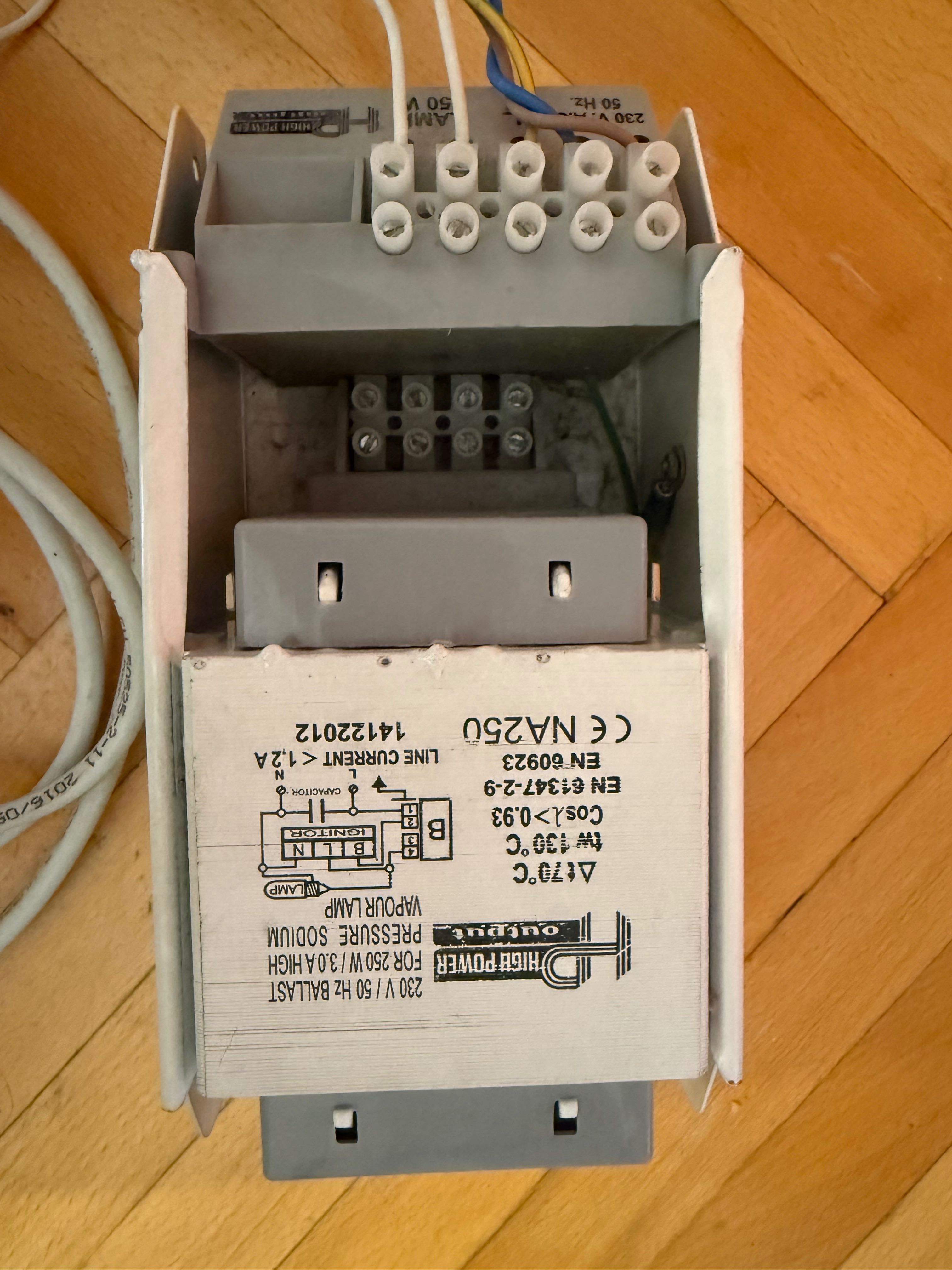 натриева лампа с отразител и дросел 250 w AC, 50 Hz