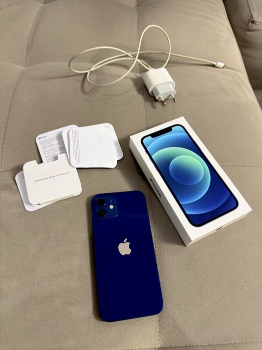 Продавам iphone 12 цвят син 128