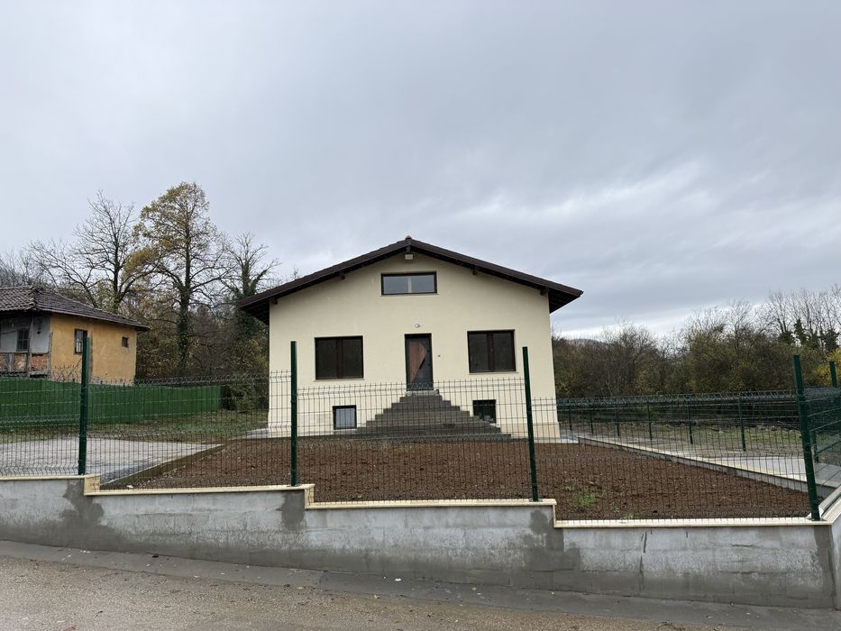 Къща в Правец