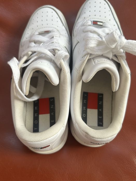 Sneakers Tommy Hilfiger, impecabili, purtati foarte putin, 37.