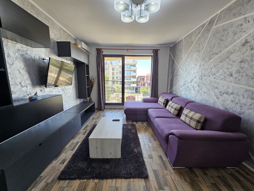 Apartament 2 camere – la doi pași de mare, cu parcare privată