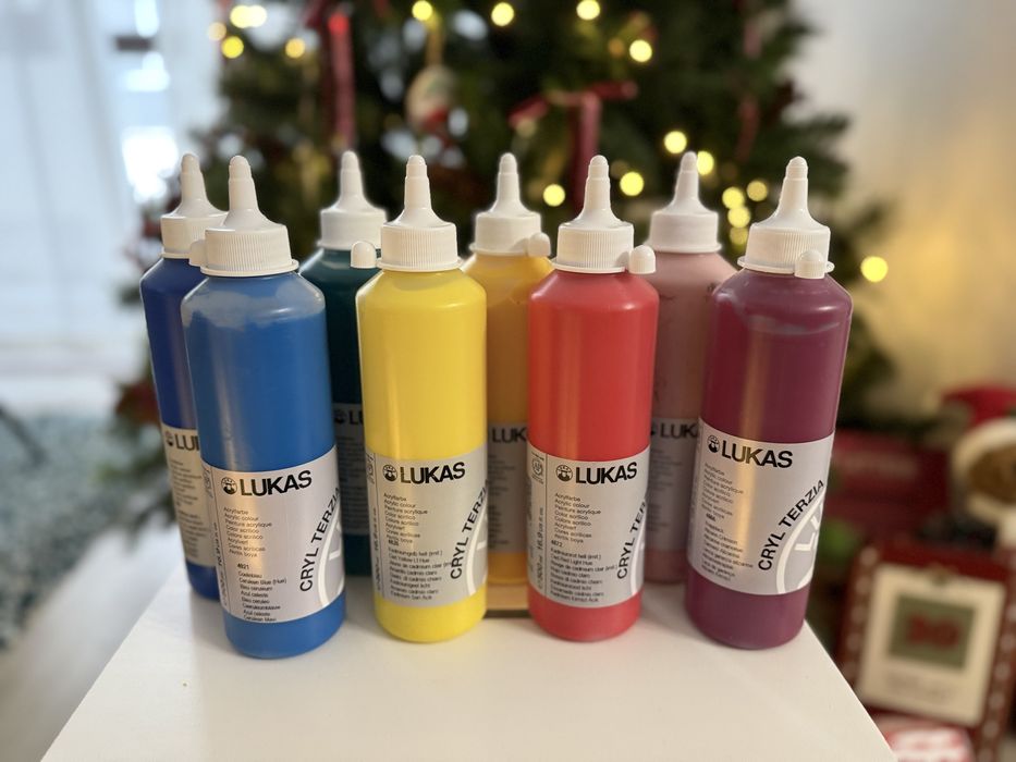 Статив и акрилни бои