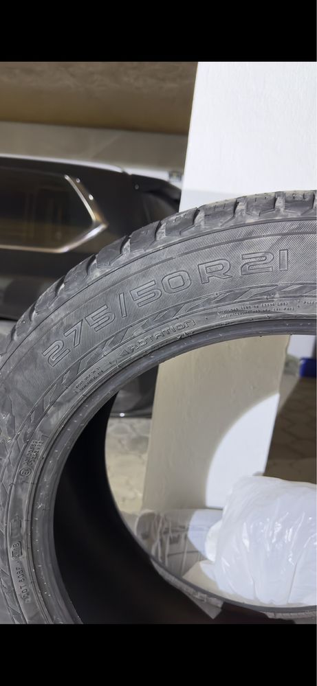 Продам зимнюю резину 275/50R21