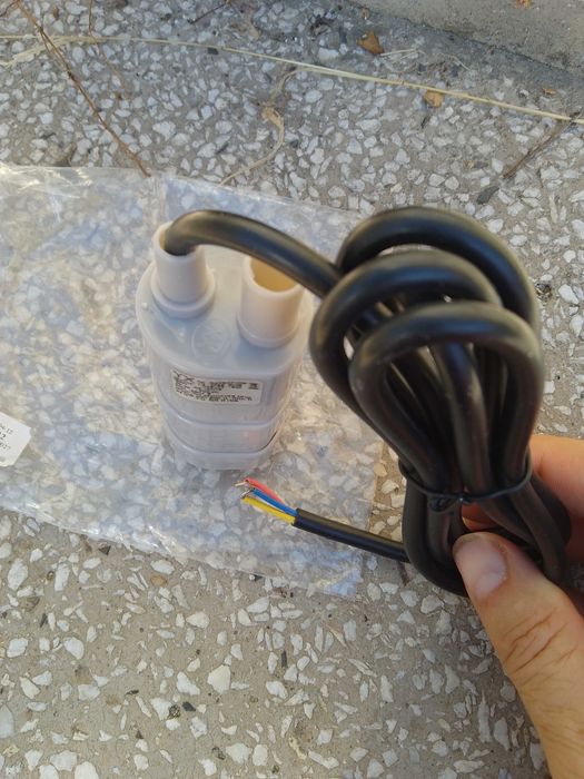 Водна помпа 12 волта  !