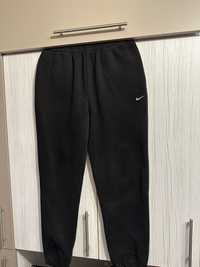 Pantaloni Nike(nu off white,nu marcelo burlon)
