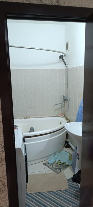 6-микрарайонда, 26 домда, 3-хонали,4 хона қилинган,кухня балконда