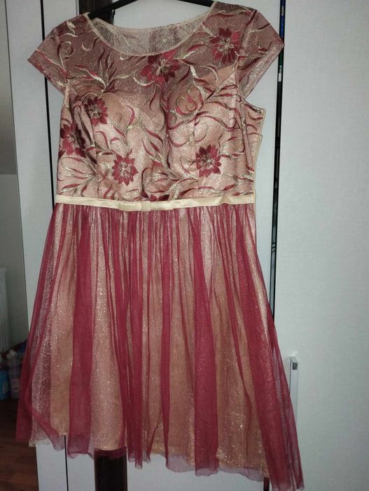 Vând rochii și pantofi pt ocazii speciale