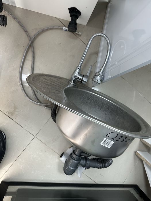 Раковина со смесителем