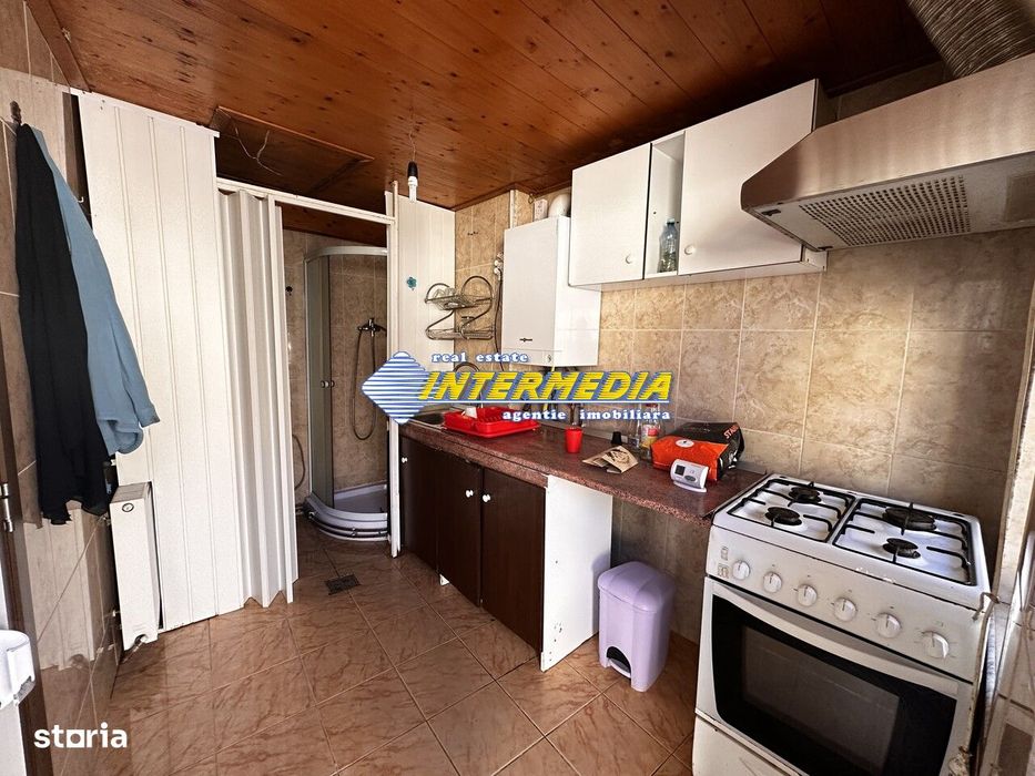 Casa veche cu Anexe cu 1313 mp Teren in Lancram centru la asfalt toate