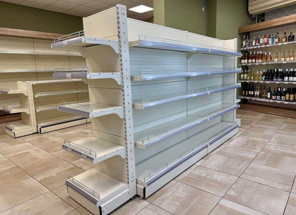 Продавам стелажи, неутрална витрина и щанд маса за магазин в София