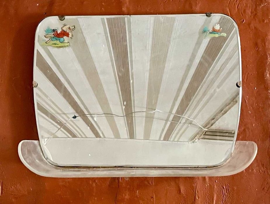 Продам Б/У зеркало с полочкой