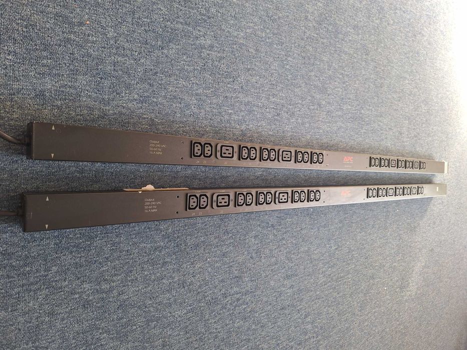 APC Rack PDU, Zero U,16 A, 230 V, (20) C13 şi (4) C19; IEC309, AP7551