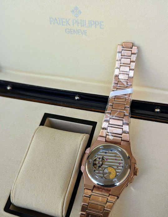 Patek Philippe Nautilus Moonphase 5712 с автоматичен механизъм