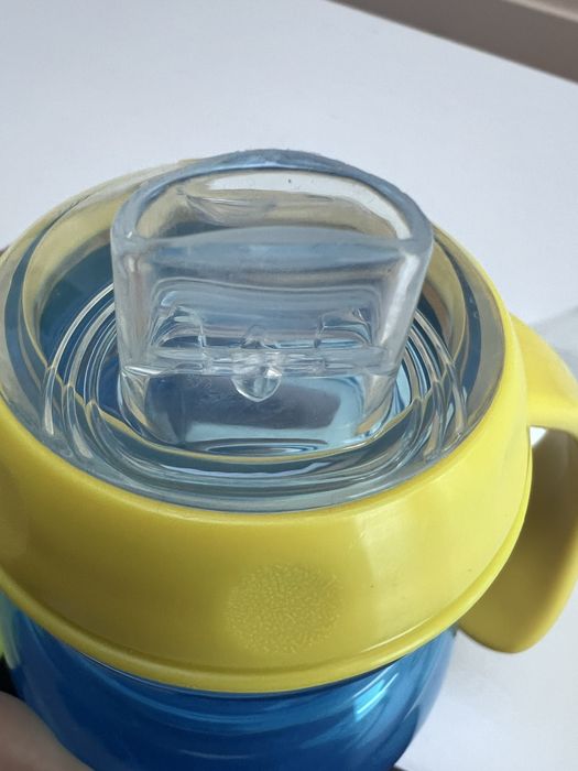 Cană Tommee Tippee nefolosita– duză silicon moale, anti-vărsare