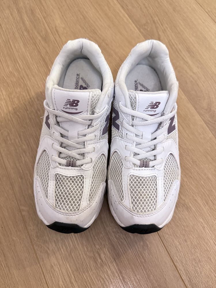 Маратонки new balance