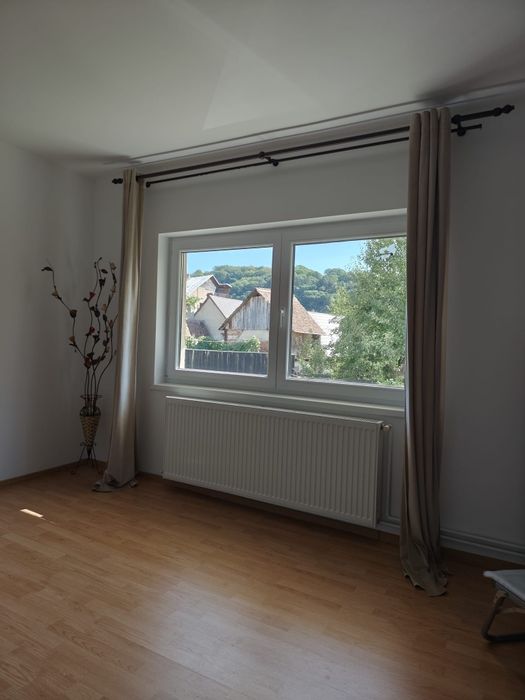 Apartament 2 camere de închiriat - zonă liniştită, ideal pt 1/2 pers.