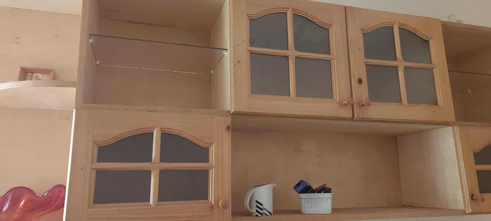 Дървена кухня/ кухненски горни шкафове