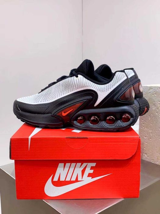 Оригинални нови мъжки маратонки Nike Air Max DN black/white