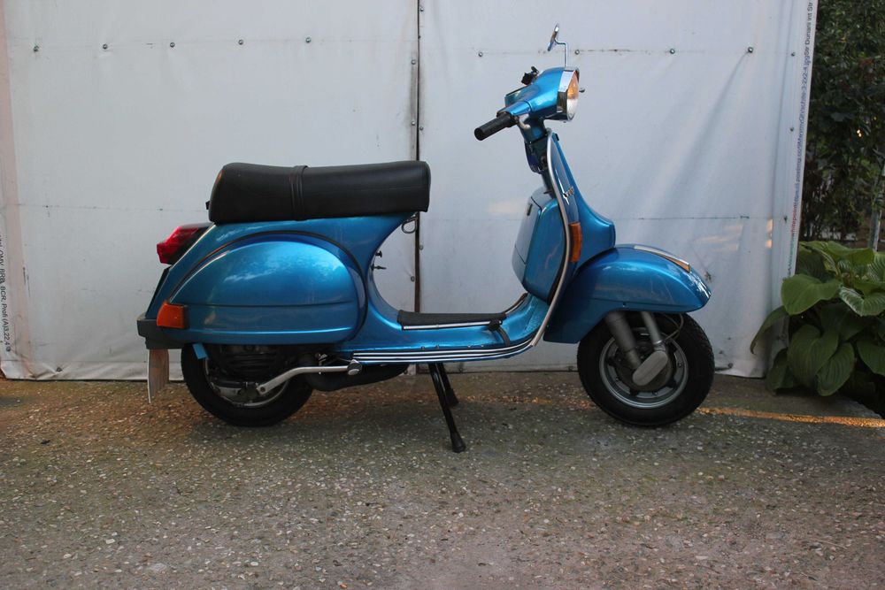 Retro/vintage Piaggio Vespa PX200 - Arcobaleno 1981-83