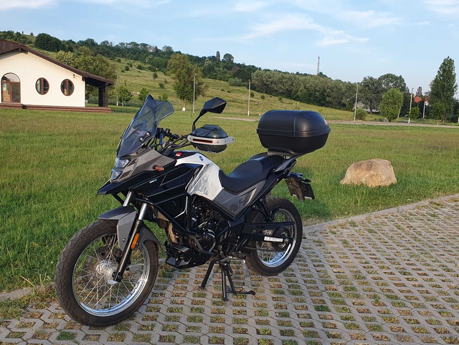 Adventure moto SYM NHT 200
