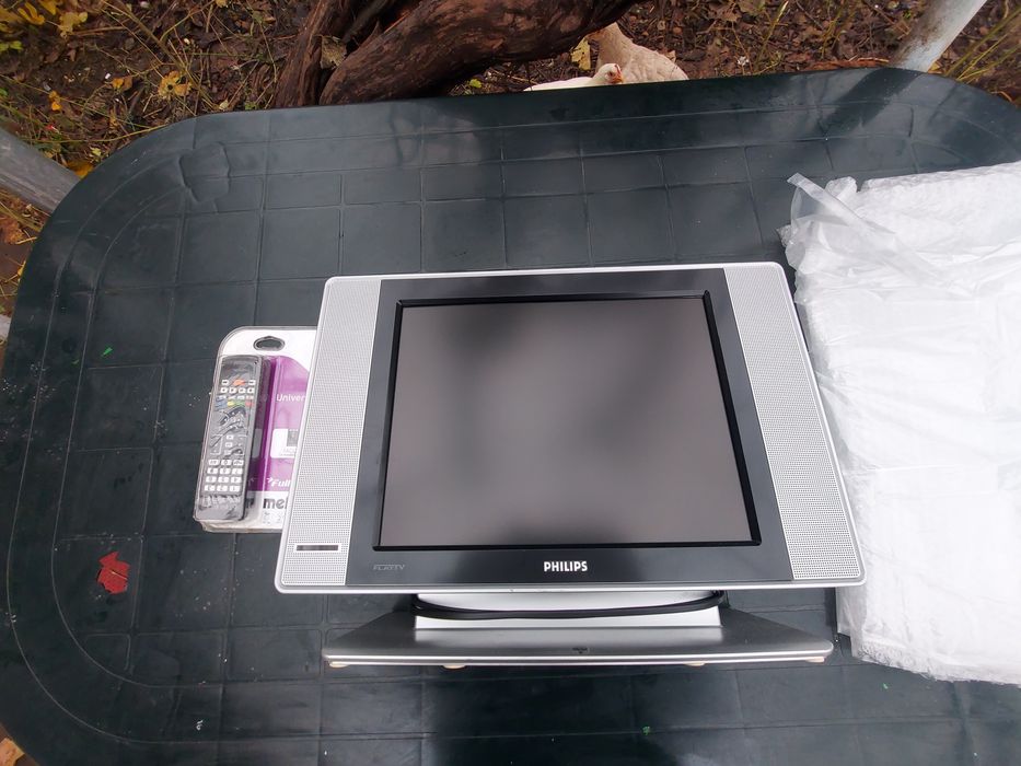 Televizoare/monitoare Philips qd15xl16-rev02 15",  Samsung UE22ES5000