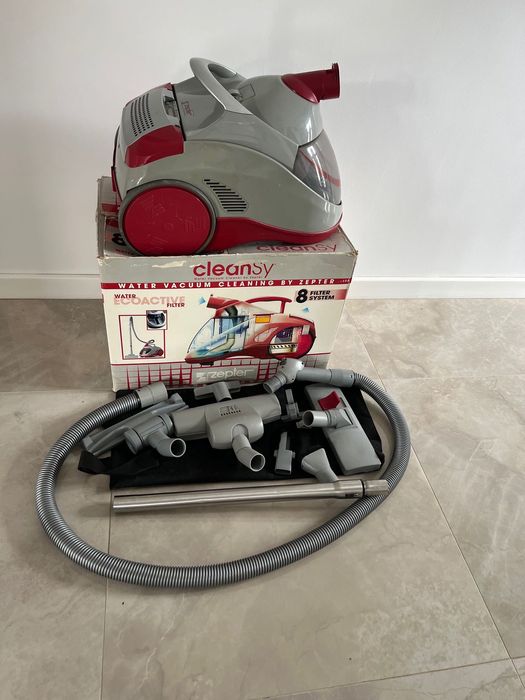 Aspirator cu filtrare prin apa Zepter Cleansy fara sac