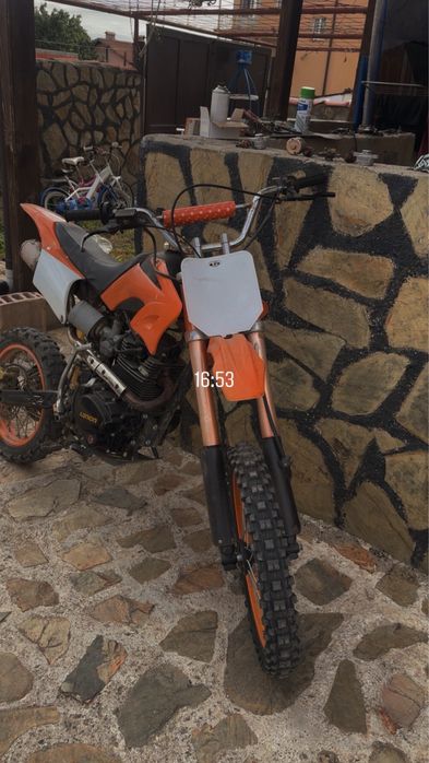 Продава се кросов мотор 250 кубика