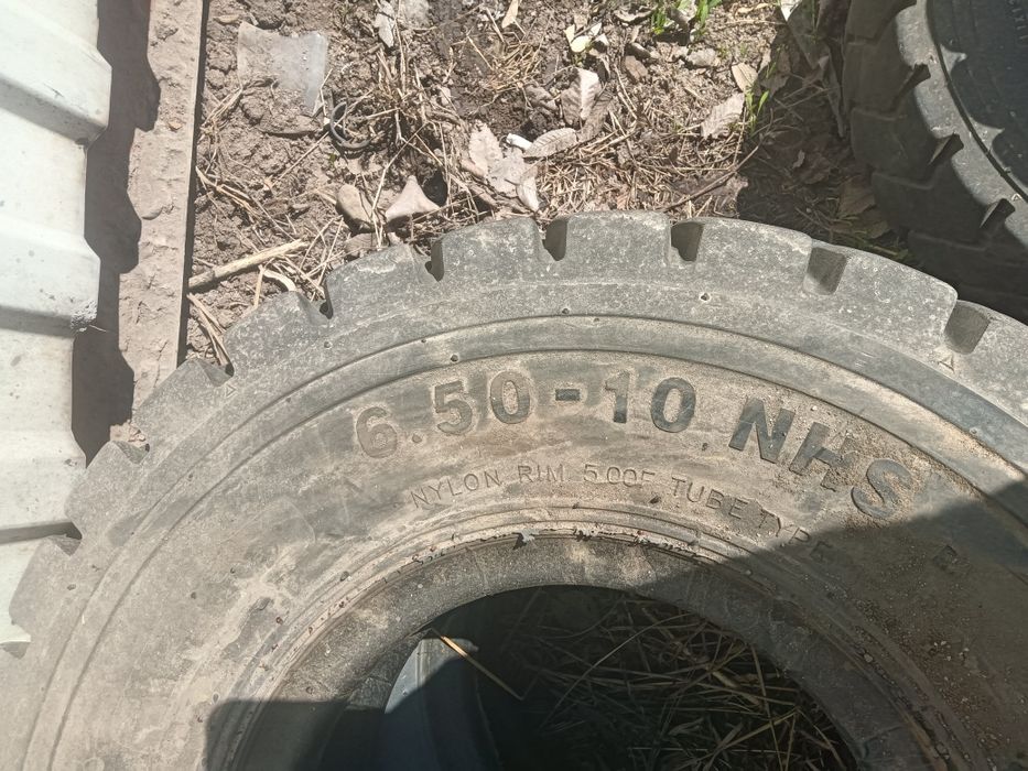 Продам резину вилочный погрузчик
