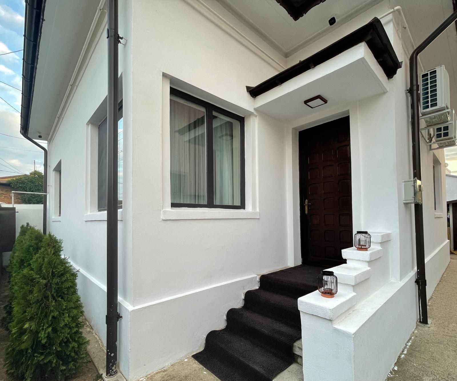 Casă de vânzare construcție foarte solidă ,zonă deosebită