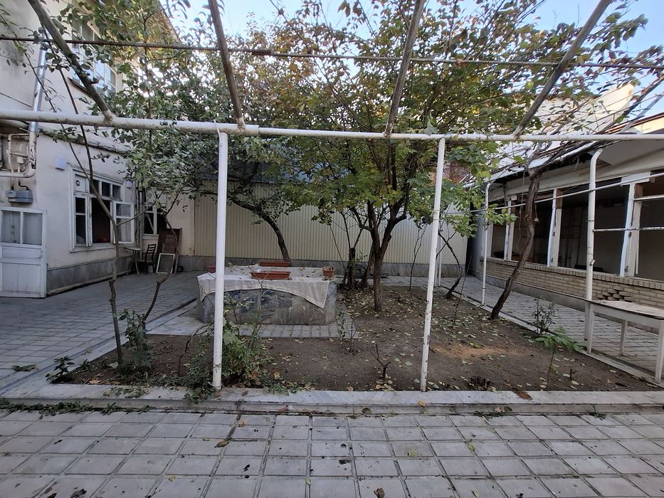 Продатся большой дом вдоль дороги