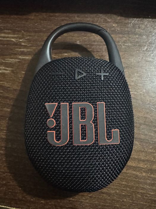 JBL Clip 5 Ultra-Portable Bluetooth Speaker 20W Integrated Carabiner
