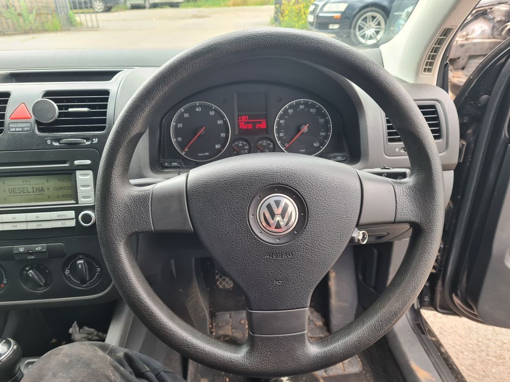 // САМО НА ЧАСТИ //
VW Golf MK5, 1.6FSI, 6 скорости, десен волан