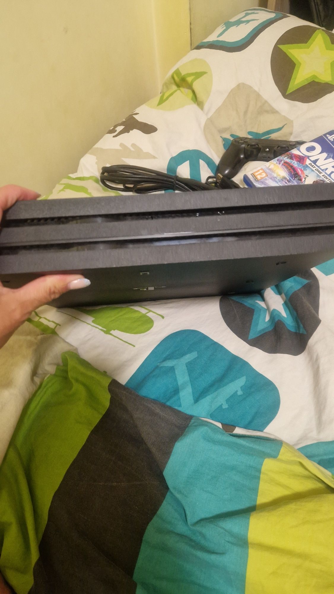 Продавам psp 4pro плюс игра