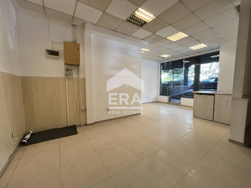 Търговско помещение с лице на ул. Пирин в Манастирски ливади