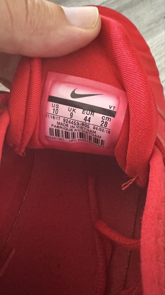 Nike vapormax red plus 44номер