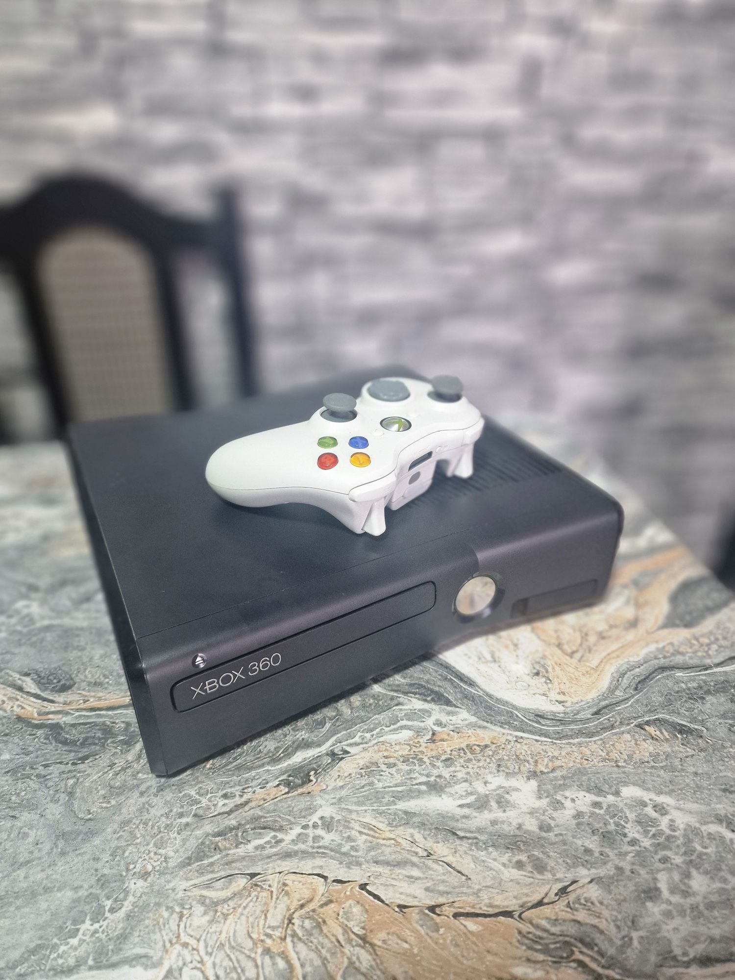 Vând xbox 360 in stare buna